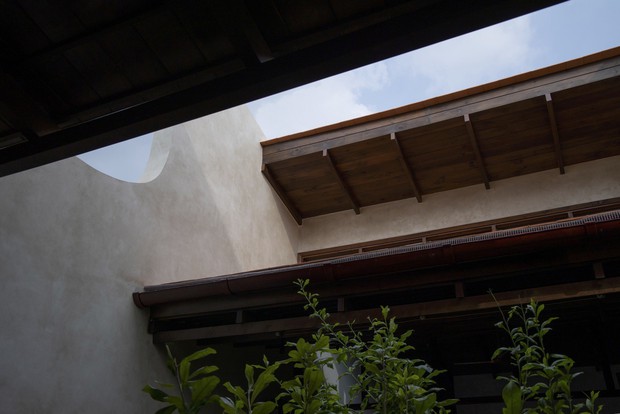 Nhà phố ở Cần Thơ gây thương nhớ chỉ dùng gạch gốm thay cho mái-9