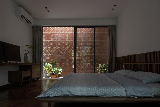 Nhà phố ở Cần Thơ gây thương nhớ chỉ dùng gạch gốm thay cho mái-12