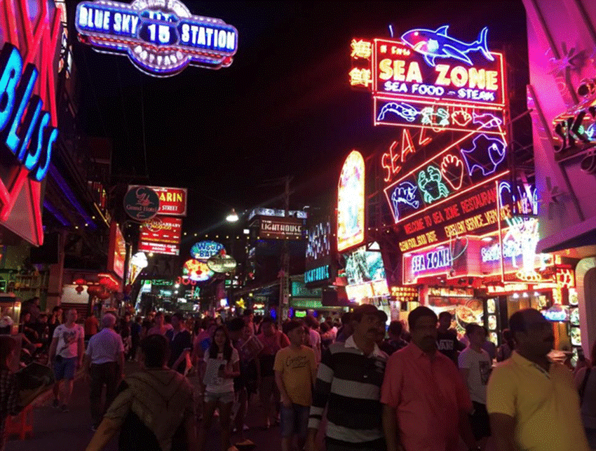 Khách Việt đến phố đèn đỏ ở Thái Lan, thấy… sợ hơn là thích-1