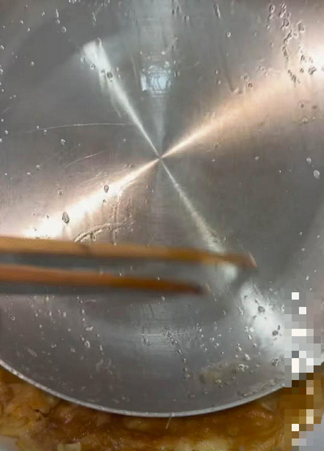 Cách hô biến chảo không chống dính thành chảo chống chính dễ dàng, hiệu quả từ xưa của ông bà ta-6