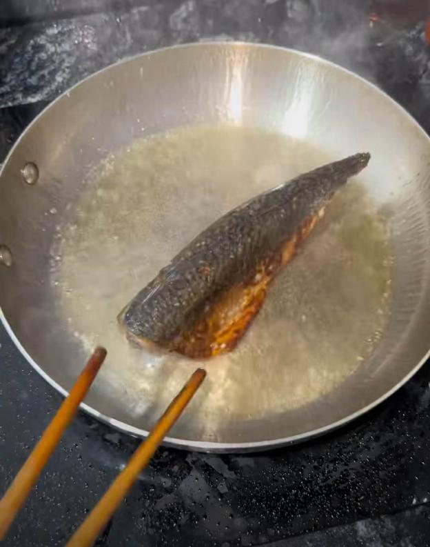 Cách hô biến chảo không chống dính thành chảo chống chính dễ dàng, hiệu quả từ xưa của ông bà ta-8