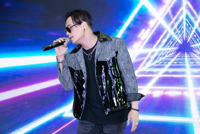 Ca sĩ Khánh Phương Chiếc khăn gió ấm: Độc thân tuổi 42, ở nhà 200 tỷ đồng-2