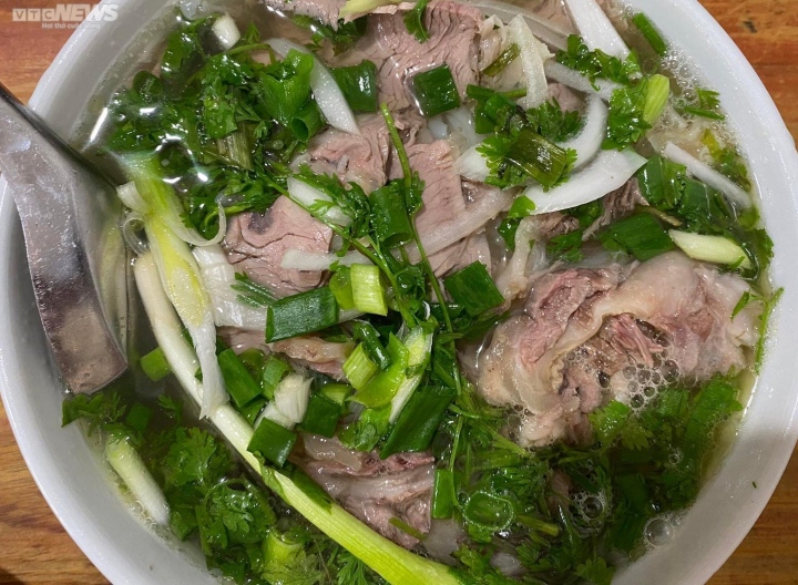 Giá điện vừa tăng, bát phở đã đắt hơn 2.000 đồng-1