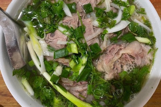 Giá điện vừa tăng, bát phở đã đắt hơn 2.000 đồng