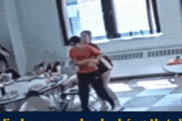 Clip: Thót tim cảnh đi xe đạp tại một trong những con đường nguy hiểm nhất thế giới-1