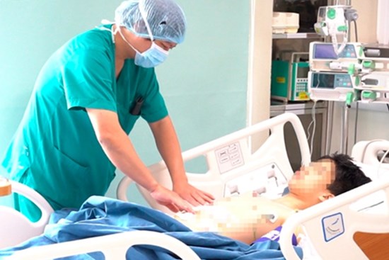 Nam sinh mắc bệnh hiếm lần đầu tiên phát hiện ở bệnh viện nhi lớn nhất Hà Nội