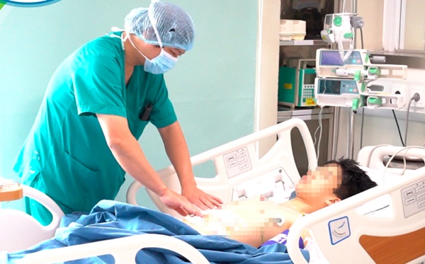 Nam sinh mắc bệnh hiếm lần đầu tiên phát hiện ở bệnh viện nhi lớn nhất Hà Nội-2