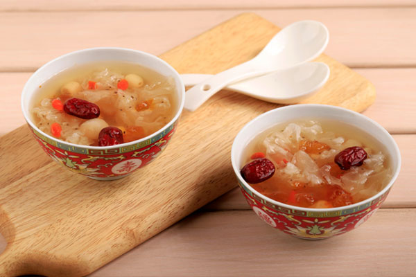 Đào cổ thụ hàng chục năm tuổi đổ bộ Hà Nội, giới nhà giàu mạnh tay mua giá cao chót vót-11