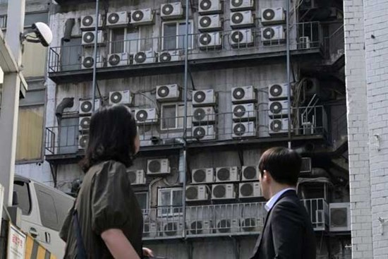 Hàn Quốc muốn người dân mặc quần đùi để tiết kiệm điện