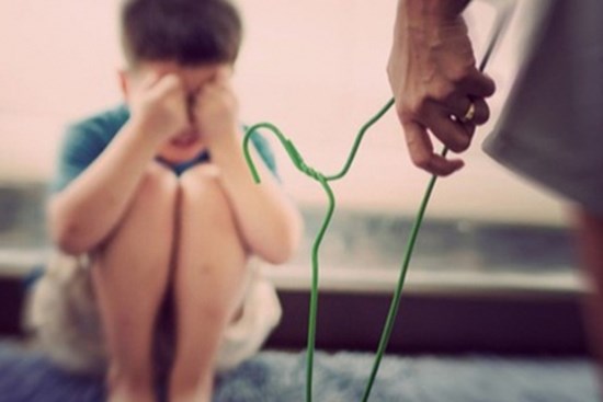 Đánh vào mông con để phạt, mẹ hối hận cả đời vì điều này