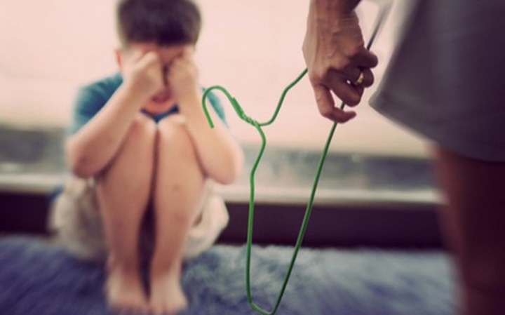 Đánh vào mông con để phạt, mẹ hối hận cả đời vì điều này-1