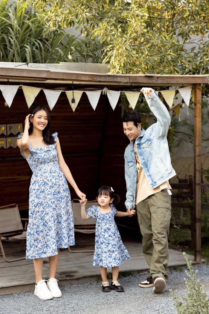 Chỉ muốn cưới khi con gái 5 tuổi, nàng Á Hậu xinh đẹp khoe biệt thự mới có phòng riêng cho ái nữ rộng như khu vui chơi-2