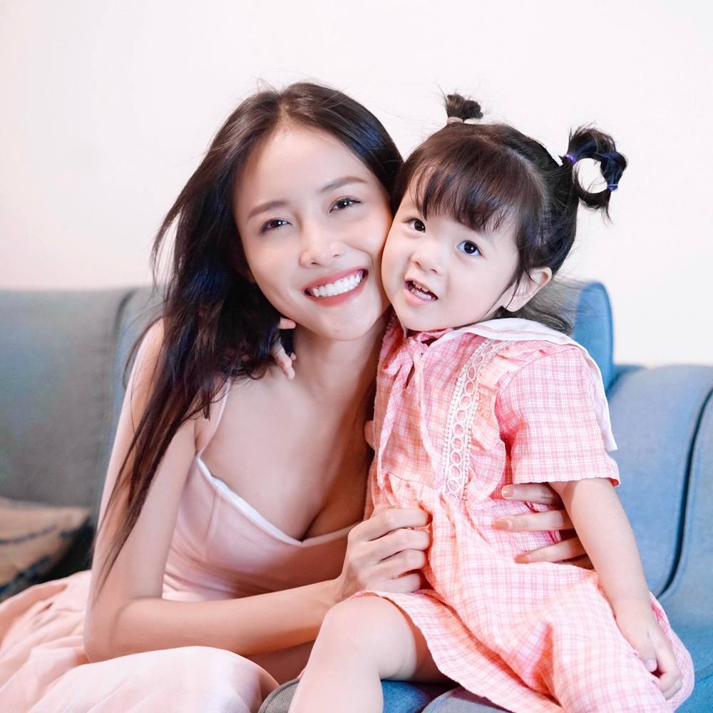 Chỉ muốn cưới khi con gái 5 tuổi, nàng Á Hậu xinh đẹp khoe biệt thự mới có phòng riêng cho ái nữ rộng như khu vui chơi-11