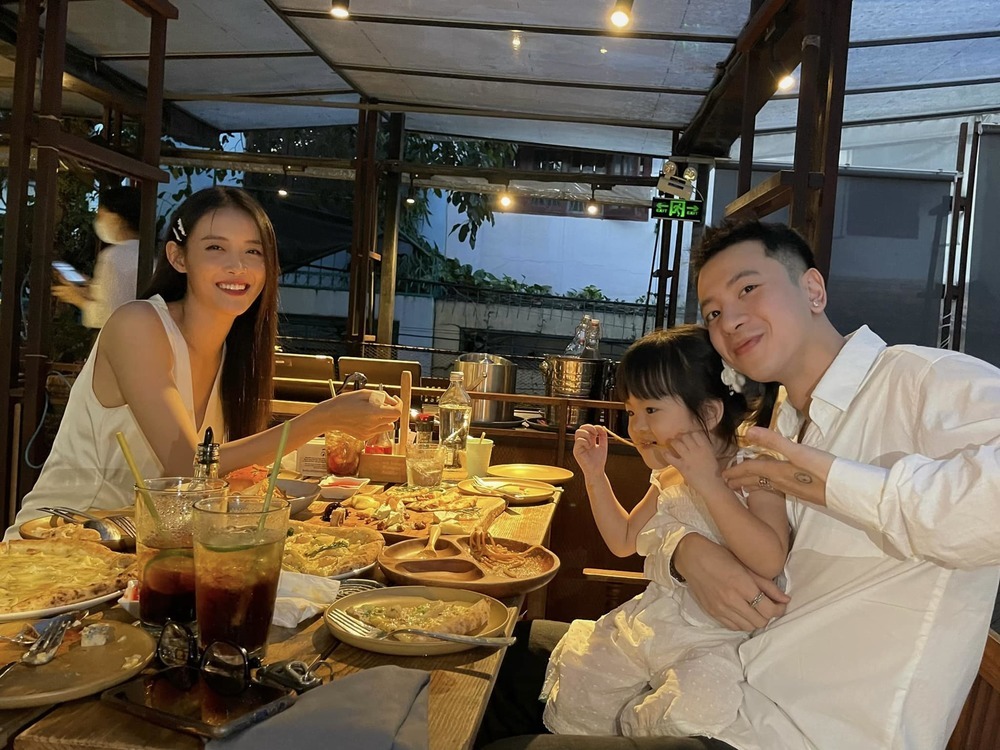 Chỉ muốn cưới khi con gái 5 tuổi, nàng Á Hậu xinh đẹp khoe biệt thự mới có phòng riêng cho ái nữ rộng như khu vui chơi-12