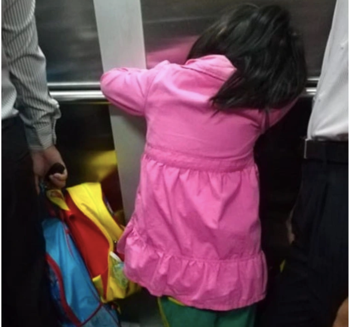 Kỳ lạ chương trình học ngày càng khó, học sinh lại toàn điểm 9, 10-5