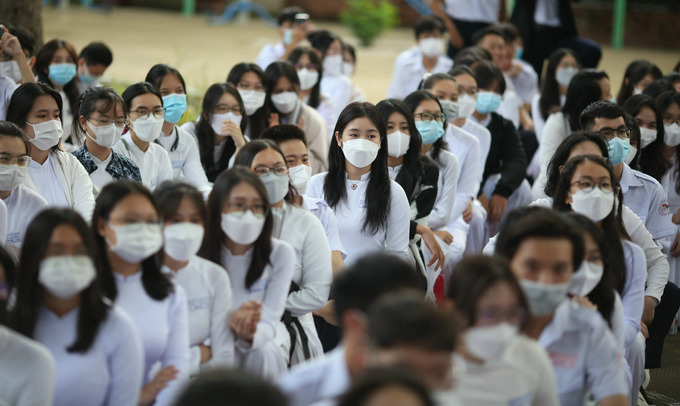 Kỳ lạ chương trình học ngày càng khó, học sinh lại toàn điểm 9, 10-1