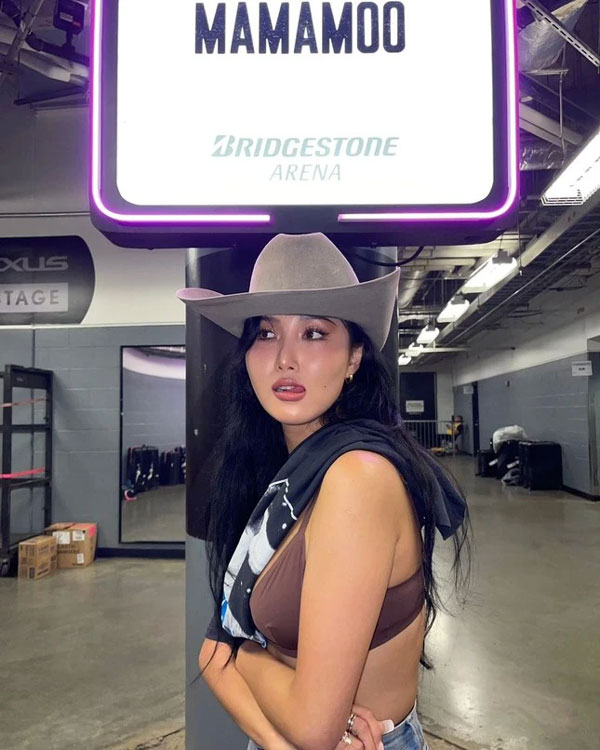 Nữ ca sĩ biểu diễn gợi dục sau khi bị chỉ trích-2