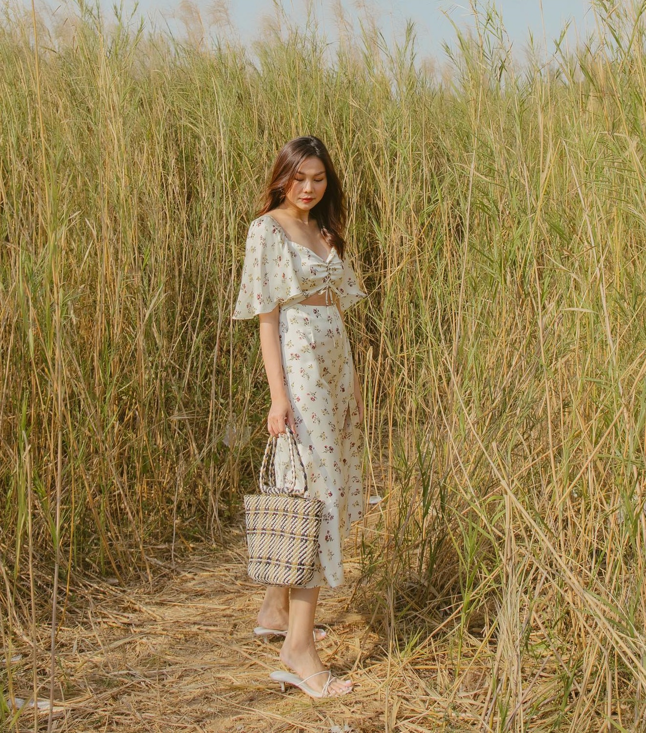 Váy hoa phủ sóng phong cách mùa hè 2023-7