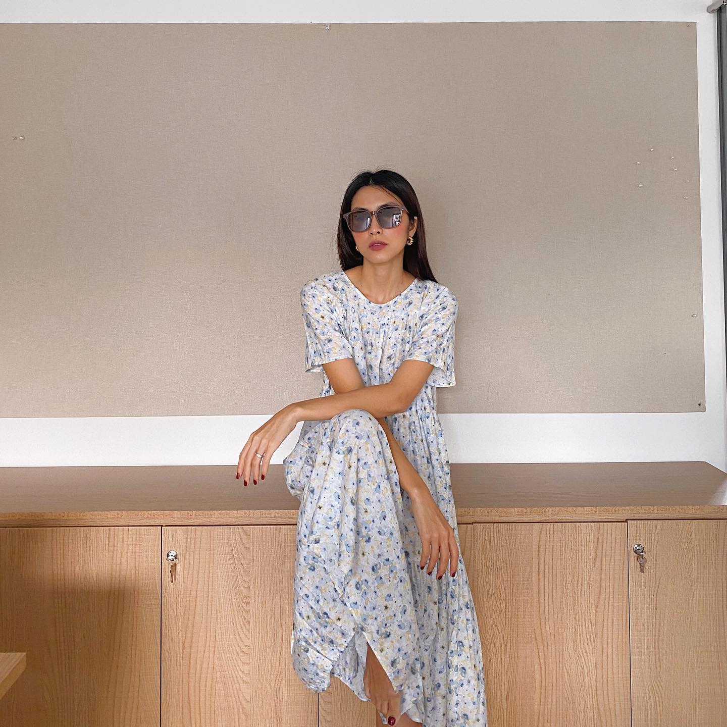 Váy hoa phủ sóng phong cách mùa hè 2023-9