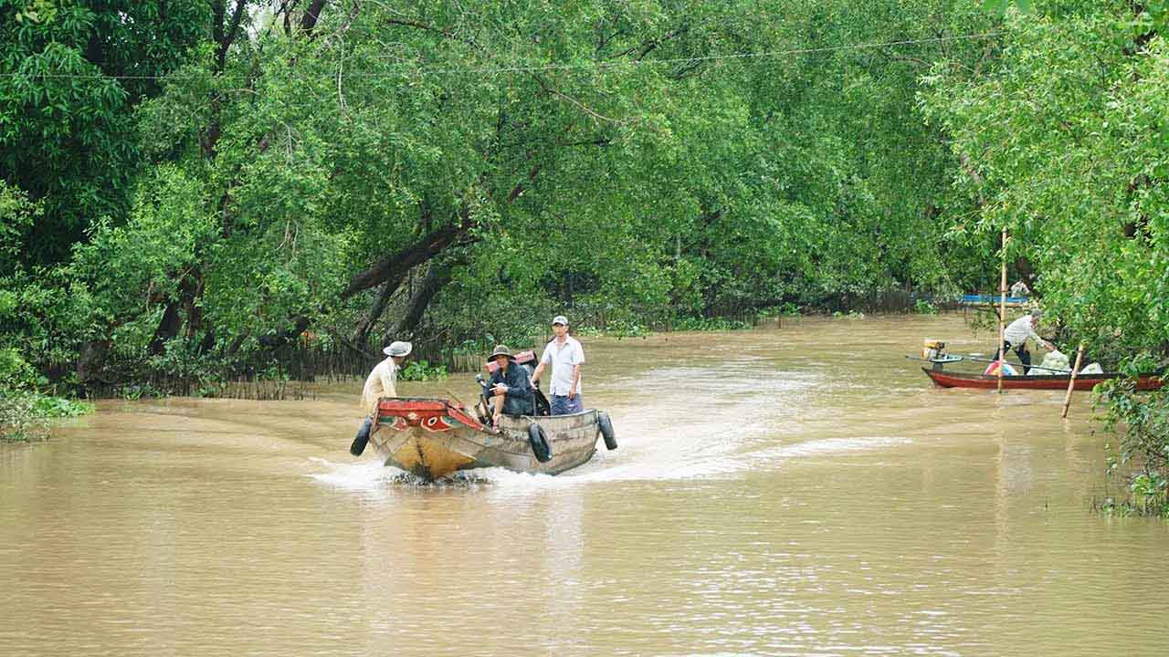 Nhiều gia đình và người nổi tiếng tới Vĩnh Long gặp Thúy Liễu, khiến du lịch địa phương thêm hot-6