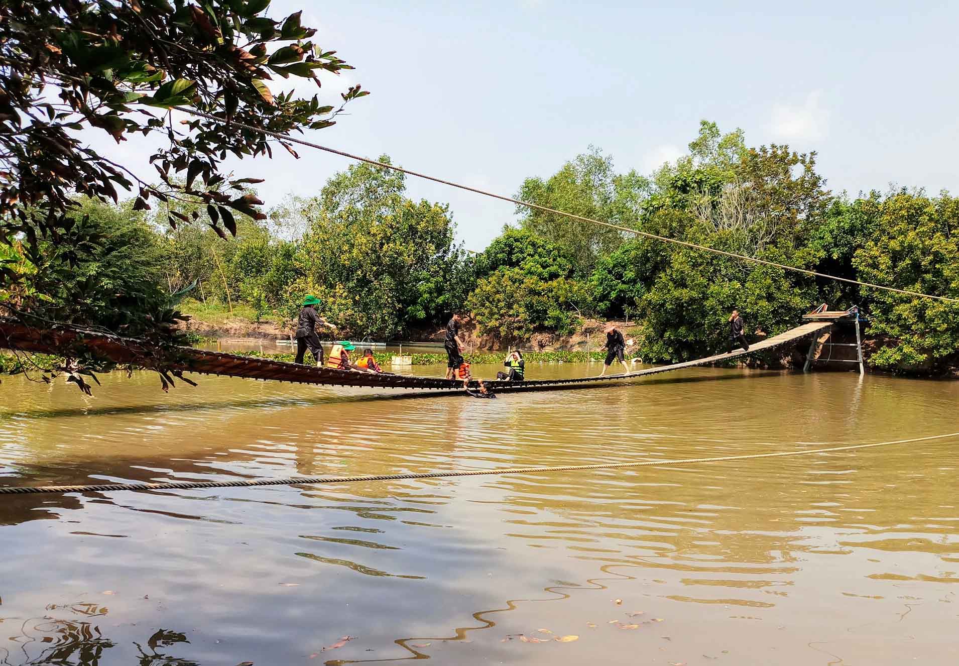 Nhiều gia đình và người nổi tiếng tới Vĩnh Long gặp Thúy Liễu, khiến du lịch địa phương thêm hot-8