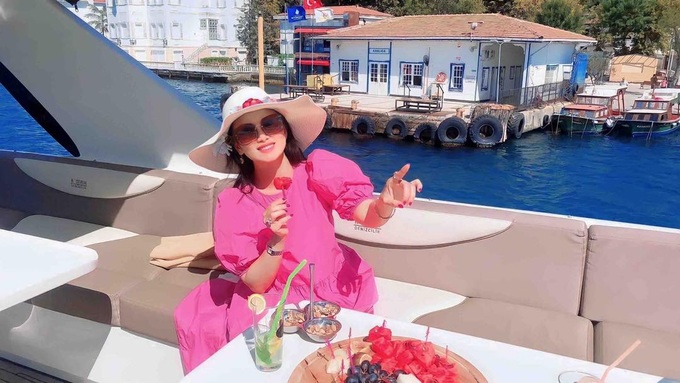 Hà Phương trước tin đồn ly hôn: Chồng tỷ phú cưng chiều, xây nhà hát cho vợ-5