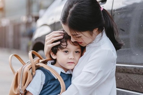 Sự lo lắng thái quá của người mẹ: Con cái yếu đuối, khó tự lập từ đây mà ra