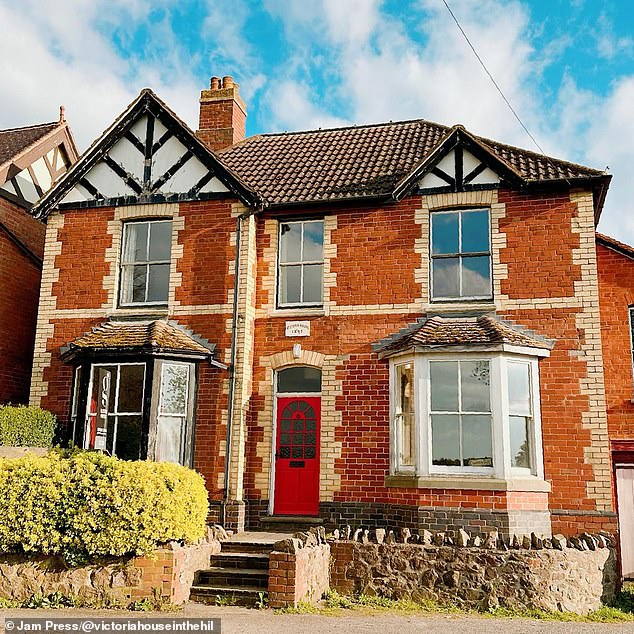 Tu sửa lại căn bếp, cặp đôi choáng váng với bí mật bên dưới-6