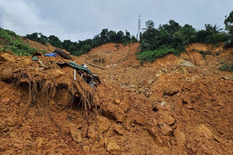 Mưa to 6 giờ liên tiếp ở Hoà Bình và Thanh Hoá, nguy cơ sụt lún đất-1