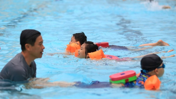 Những nguyên tắc an toàn khi cho trẻ đi bơi phụ huynh không nên bỏ qua-3