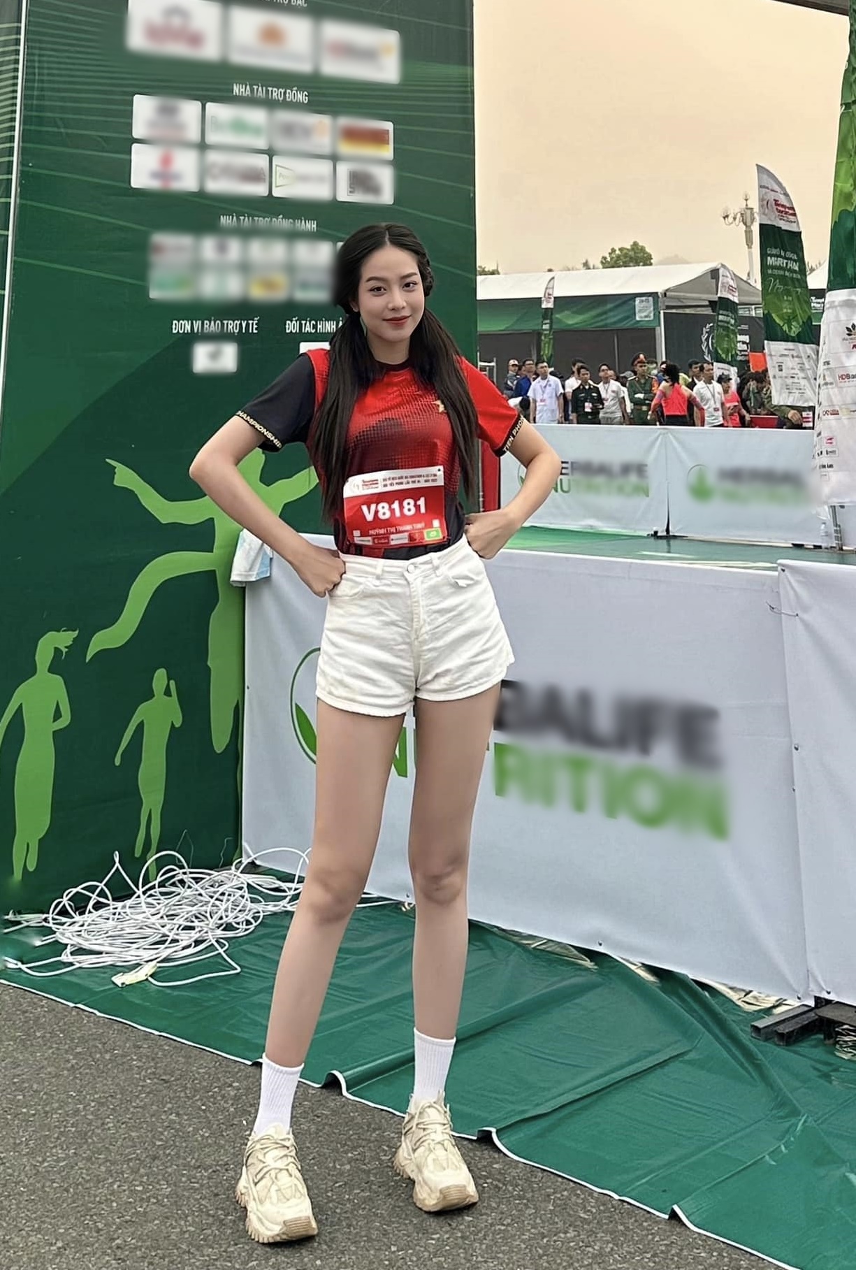 Sở hữu đôi chân dài miên man, Đỗ Hà - Thanh Thủy bất phân thắng bại-7