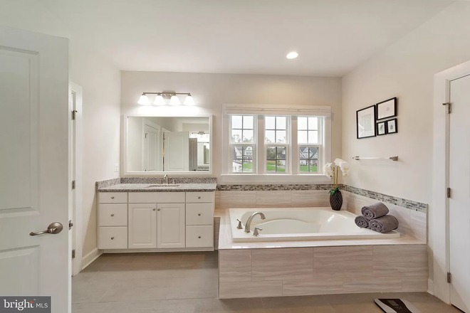 Mẹ Việt khoe nhà khiến dân tình mắt tròn mắt dẹt: Rộng 600m2 lại nằm giữa sân golf, ngắm nội thất mà mê mệt-17