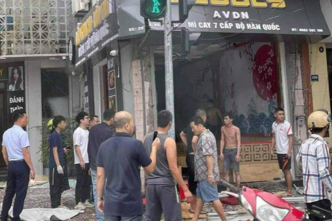 Nổ lớn tại quán mì cay, cửa kính bị thổi bay hàng chục mét-1