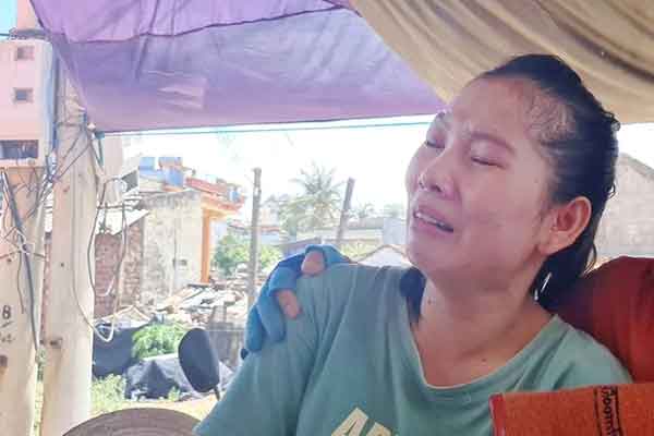 Bé 4 tuổi vặn tay ga xe máy, 3 người tử vong: Tang thương nơi xóm biển-4