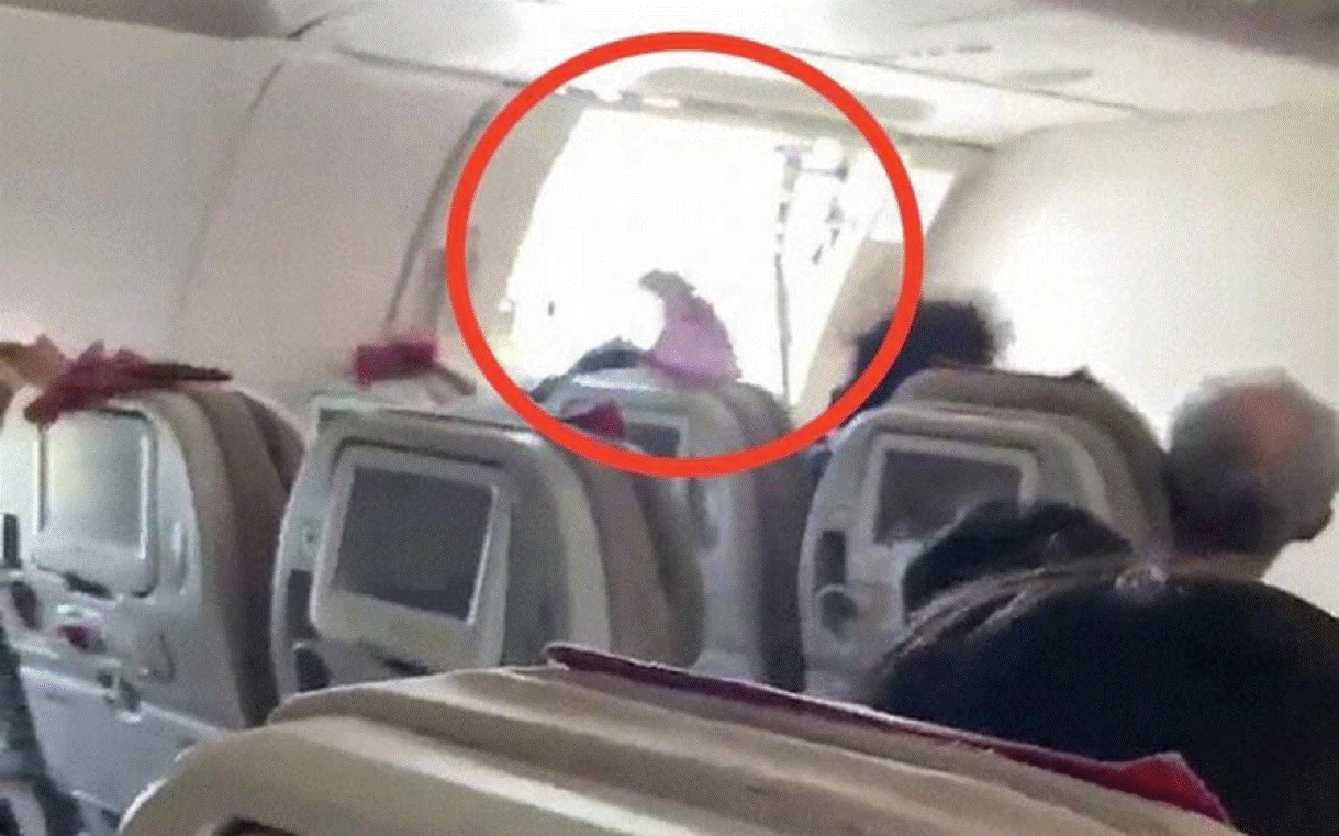 Vụ khách mở tung cửa thoát hiểm máy bay Hàn Quốc: Vì muốn xuống nhanh chóng-1