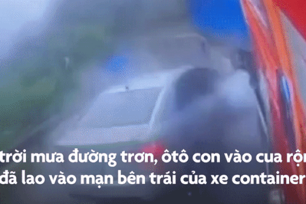 Ôtô 5 chỗ tông vào xe container trong mưa