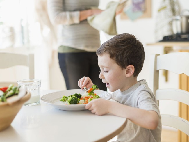 4 loại rau không nên cho trẻ ăn nhiều, có thể gây kích ứng hoặc khó chịu đường tiêu hóa-2