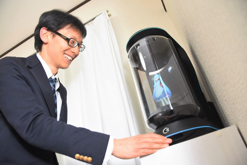 Chi hơn 300 triệu để kết hôn với vợ ảo, cuộc sống của anh chàng Nhật Bản ra sao sau 5 năm?-3