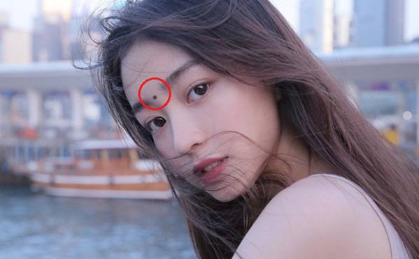 Trên mặt có 9 nốt ruồi là hố chôn tiền”, ai có 1/9 cũng tha hồ sướng-4