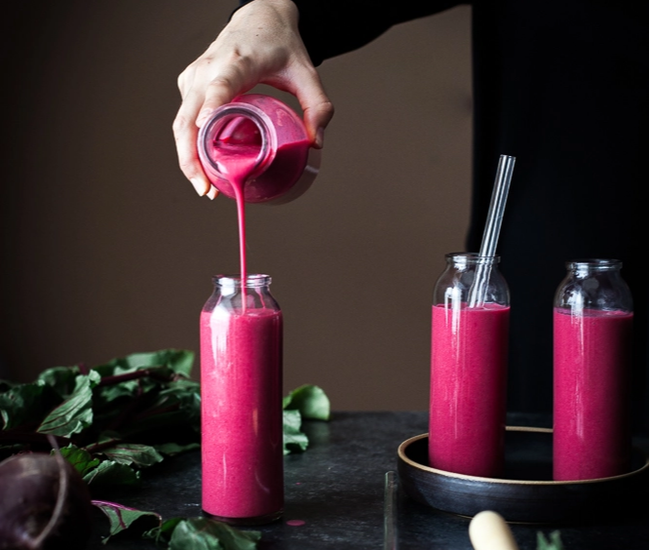 Cách làm sinh tố củ dền thải độc tốt và dưỡng trắng da mùa nắng nóng-4