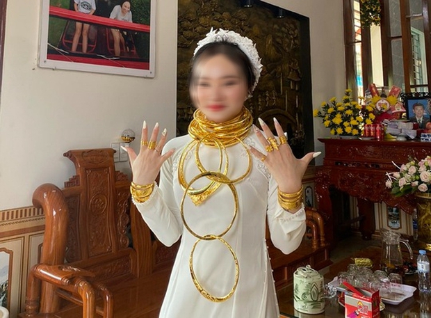 Cô dâu đeo vàng trĩu cổ, nhận 5 tỉ đồng trong ngày lễ nạp tài-3