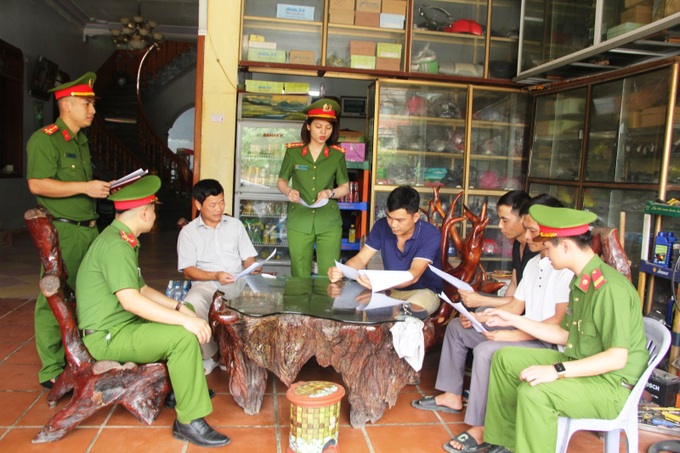 Lừa tuyển cộng tác viên bóc tỏi, cắt mác quần áo lương cao-3