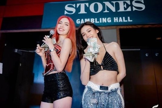 Hoa hậu Hòa bình Thái Lan bị chỉ trích biểu diễn phản cảmv