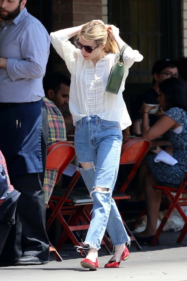 Emma Roberts gợi ý 10 cách diện áo trẻ trung cho những ngày trời nóng-9