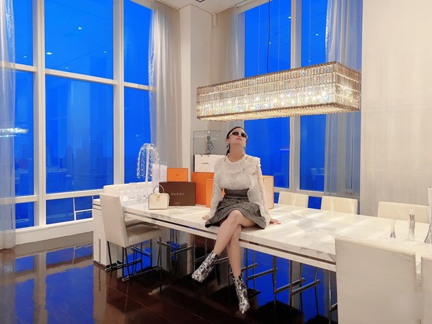 Nữ ca sĩ vừa vướng tin đồn ly hôn chồng tỷ phú từng được chồng làm một việc cả thế gian khó tìm được người thứ hai-9