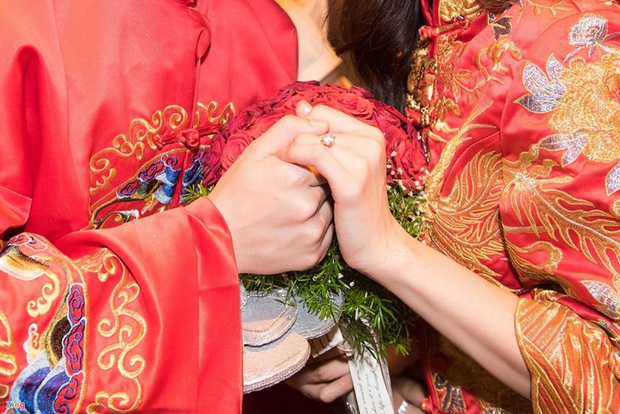 Cặp đôi Vbiz làm lễ cưới đặc biệt ngay tại sân bay, hôn nhân ra sao sau 14 năm gắn bó?-3