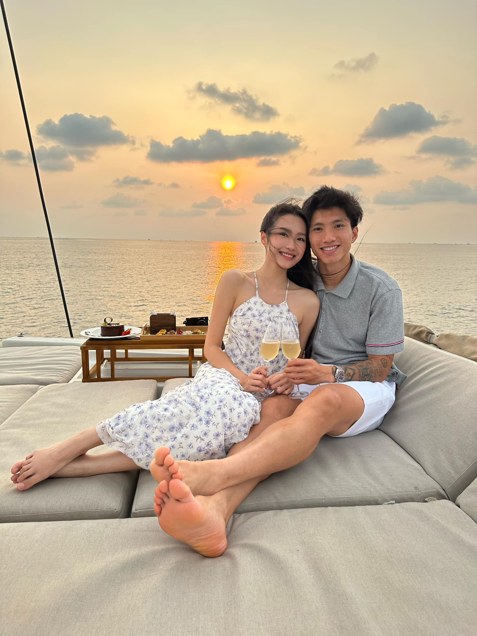 Văn Hậu cùng bạn gái tậu xe sang 5 tỷ đồng-2