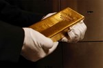Giá vàng hôm nay 31/5: Vàng tăng vọt từ đáy 9 tuần-2