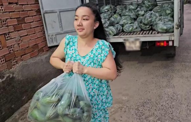 Lê Dương Bảo Lâm lên tiếng về hành động để vợ làm việc giữa mưa-3