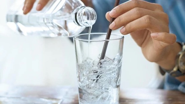 Uống nước đá trong mùa hè: Tưởng mát nhưng cực nhiều nguy hại-3